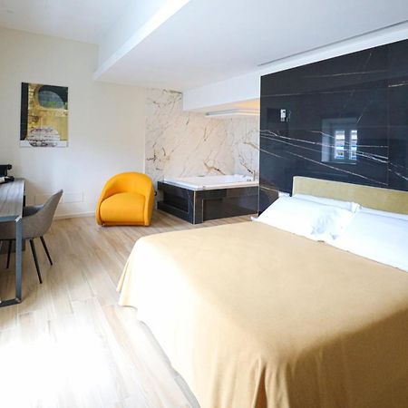 Municipio Luxury Suite Neapel Exteriör bild